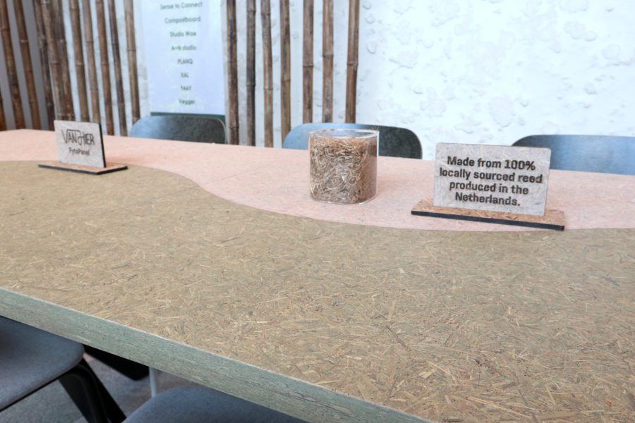 1. FytoPanel Vergadertafel_VanHier_Biophilic Design Academy